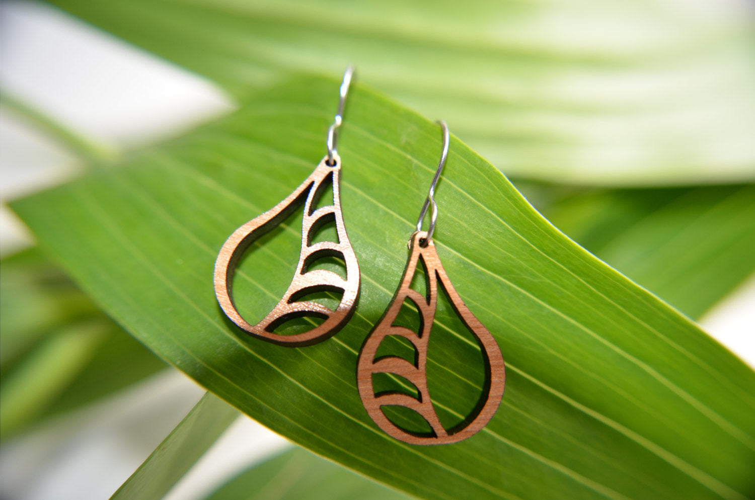 Vine Earrings in cherry