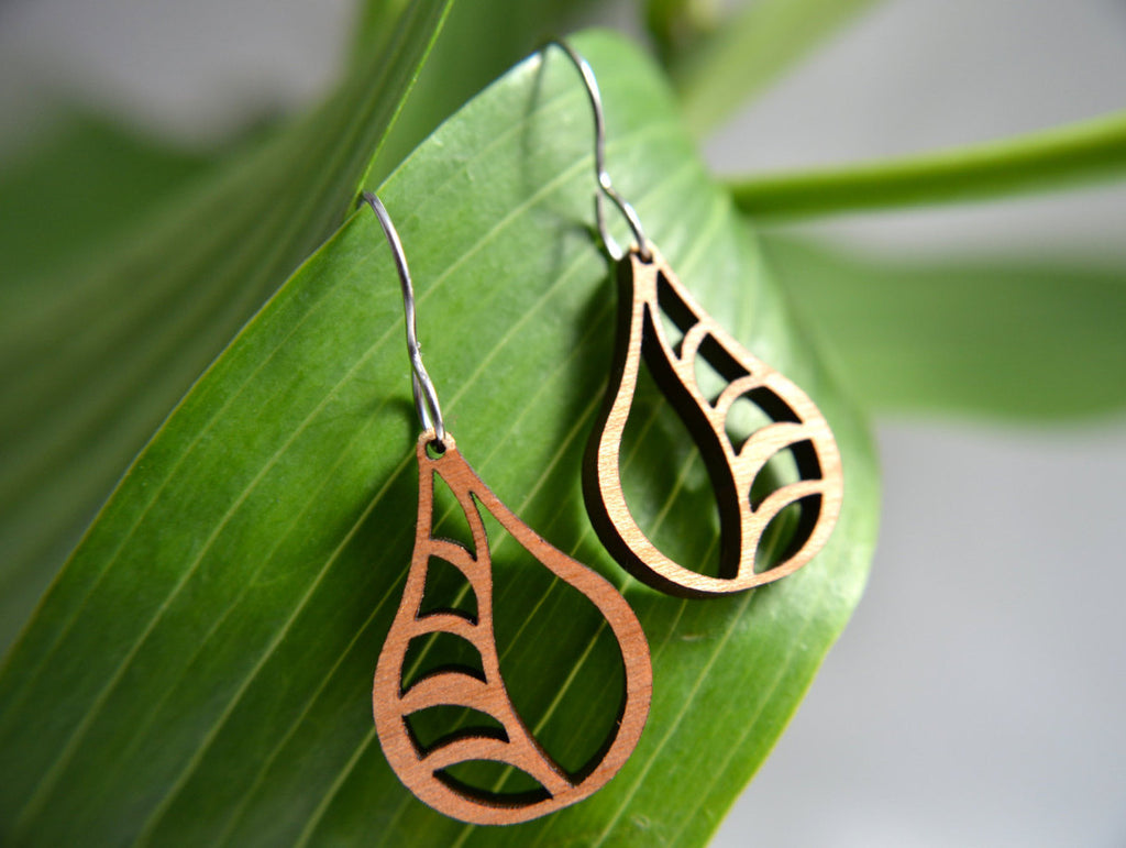 Vine Earrings in cherry